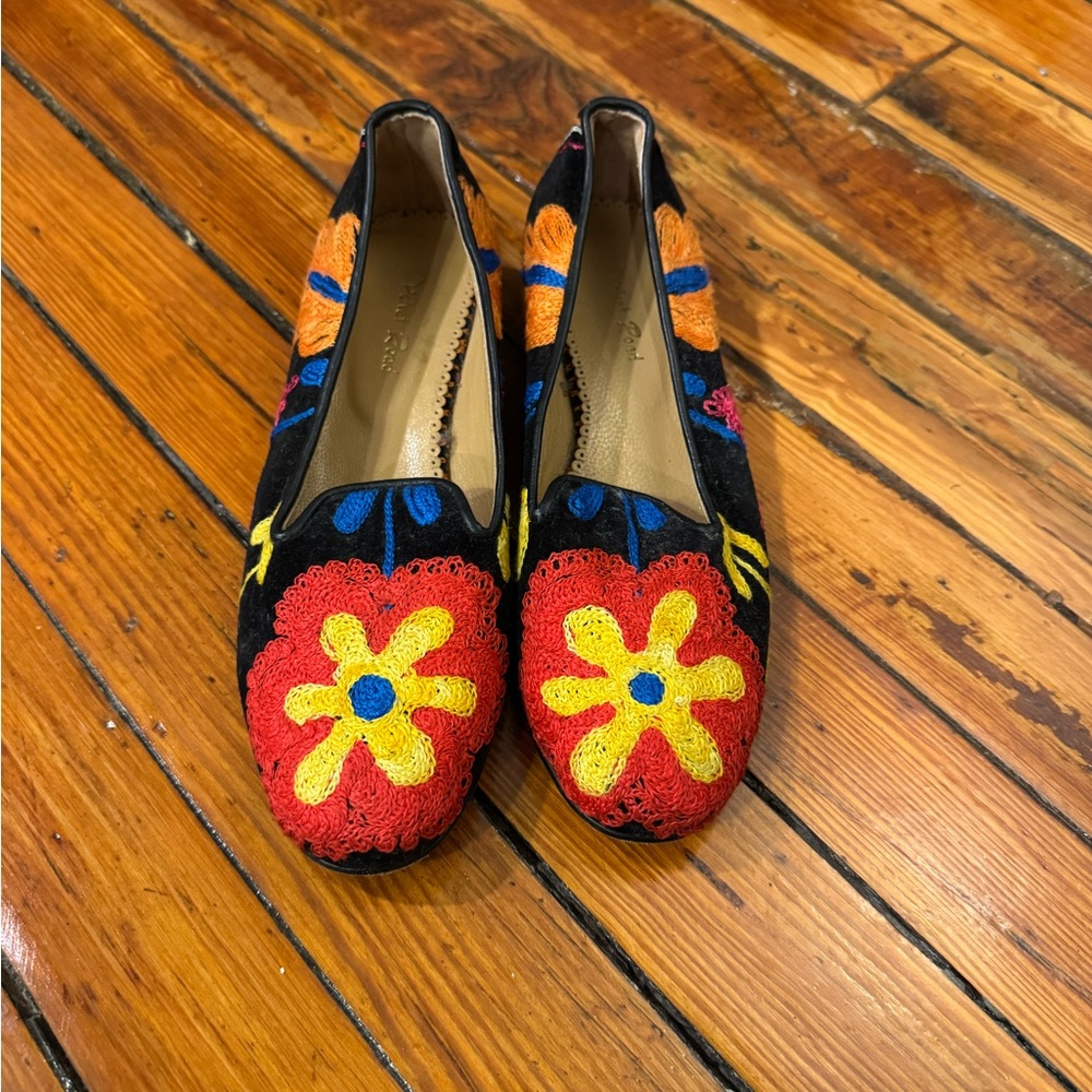 Vibrant Floral Embroidered Women's Loafers